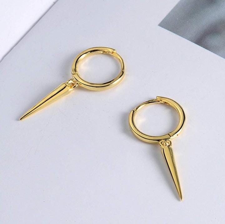 Aretes de Plata Bañado en Oro 18k Modelo Huggies Rock Stuff - Dorado - T/U